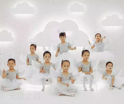 人傻錢多系列？為什么有些人要在木地板上鋪設(shè)塑膠地板？
